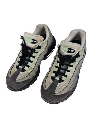 95 Kid’s Sneakers — Gray with Mint Accents. Size 5.5